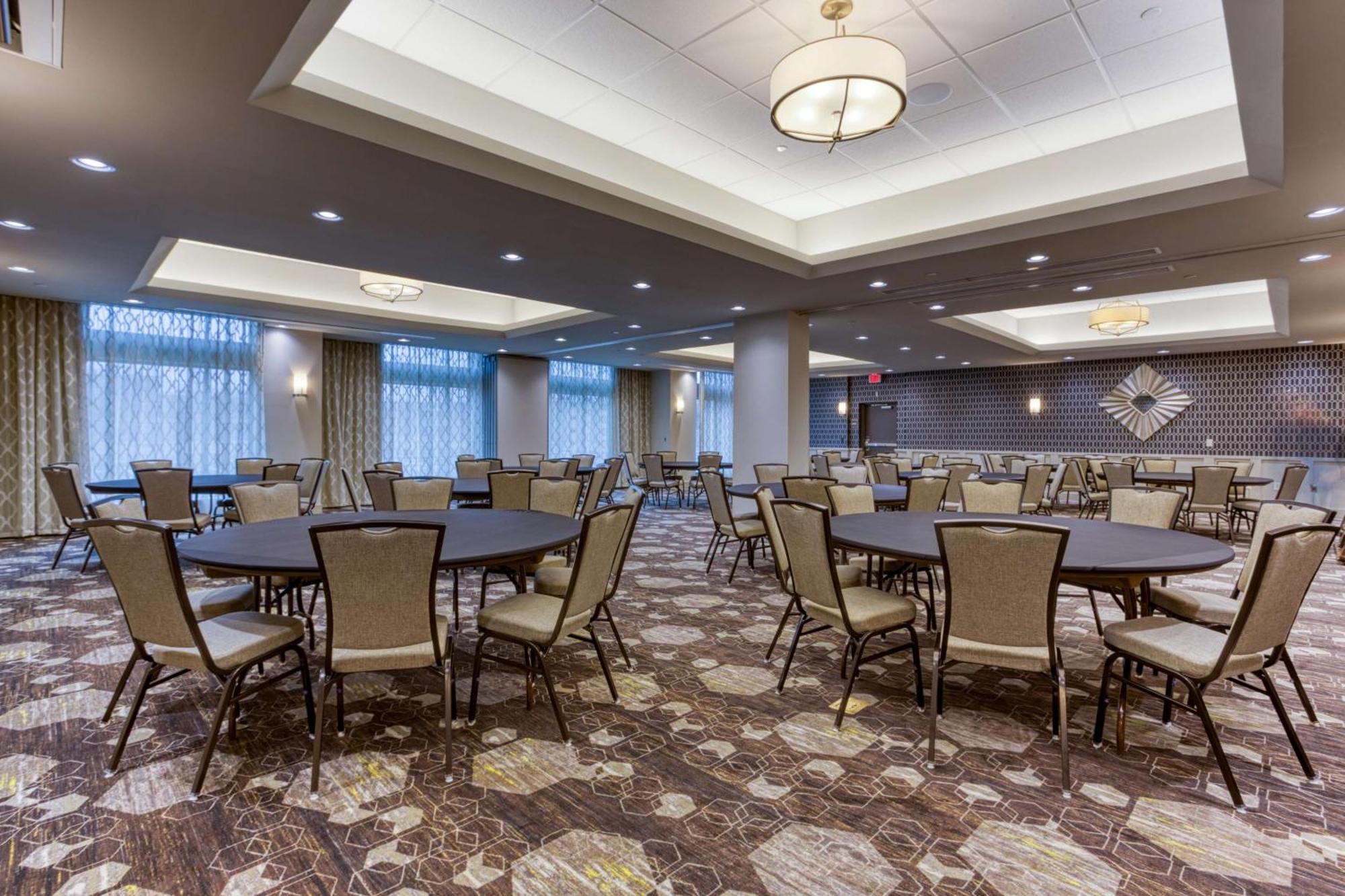 Drury Inn & Suites Cleveland Beachwood Eksteriør billede