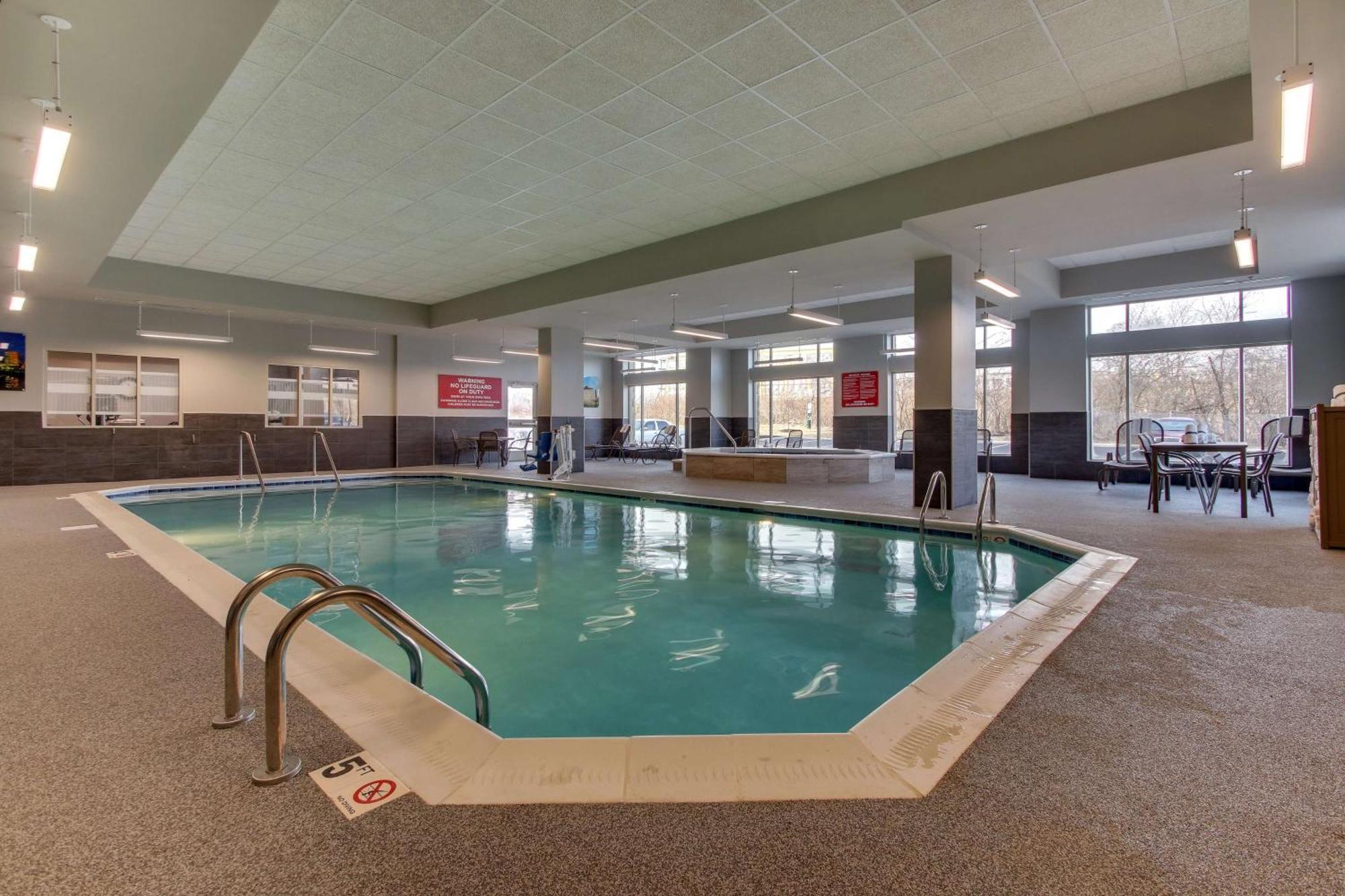 Drury Inn & Suites Cleveland Beachwood Eksteriør billede